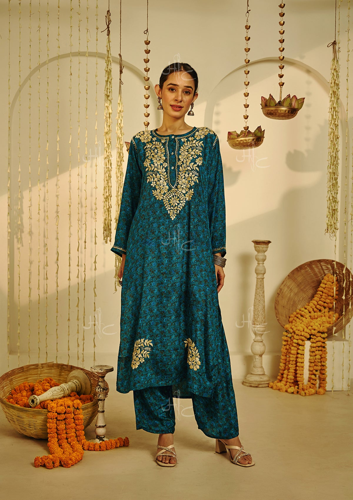 Arisha Chikankari Crepe Straight Kurta Set-Blue – House of Chikankari